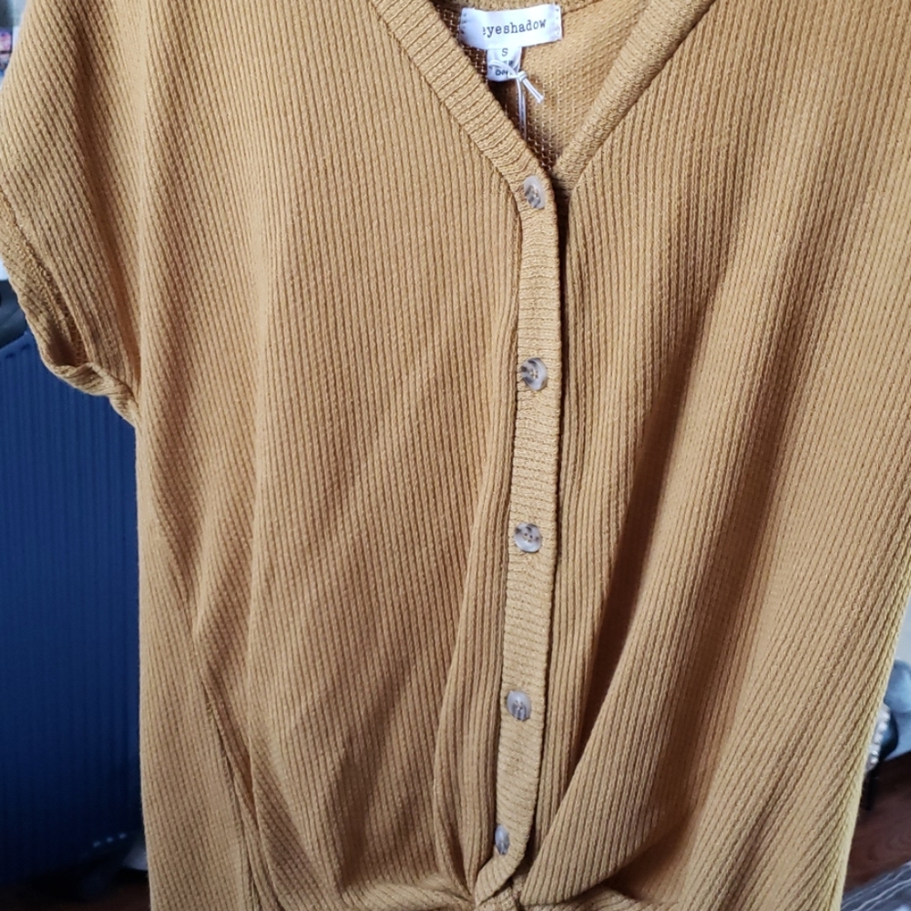 Top - Picture 2 of 3